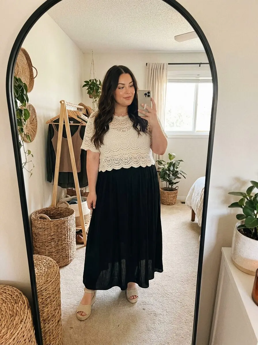 Woman_wearing_crochet_top_maxi_202606301237